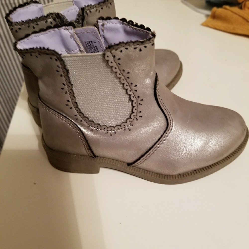 GUC cat & Jack boots